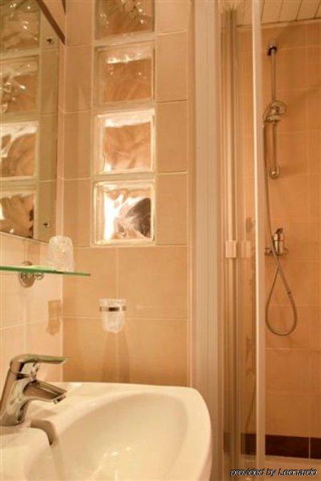 Eiffel Villa Garibaldi Paris Ruang foto